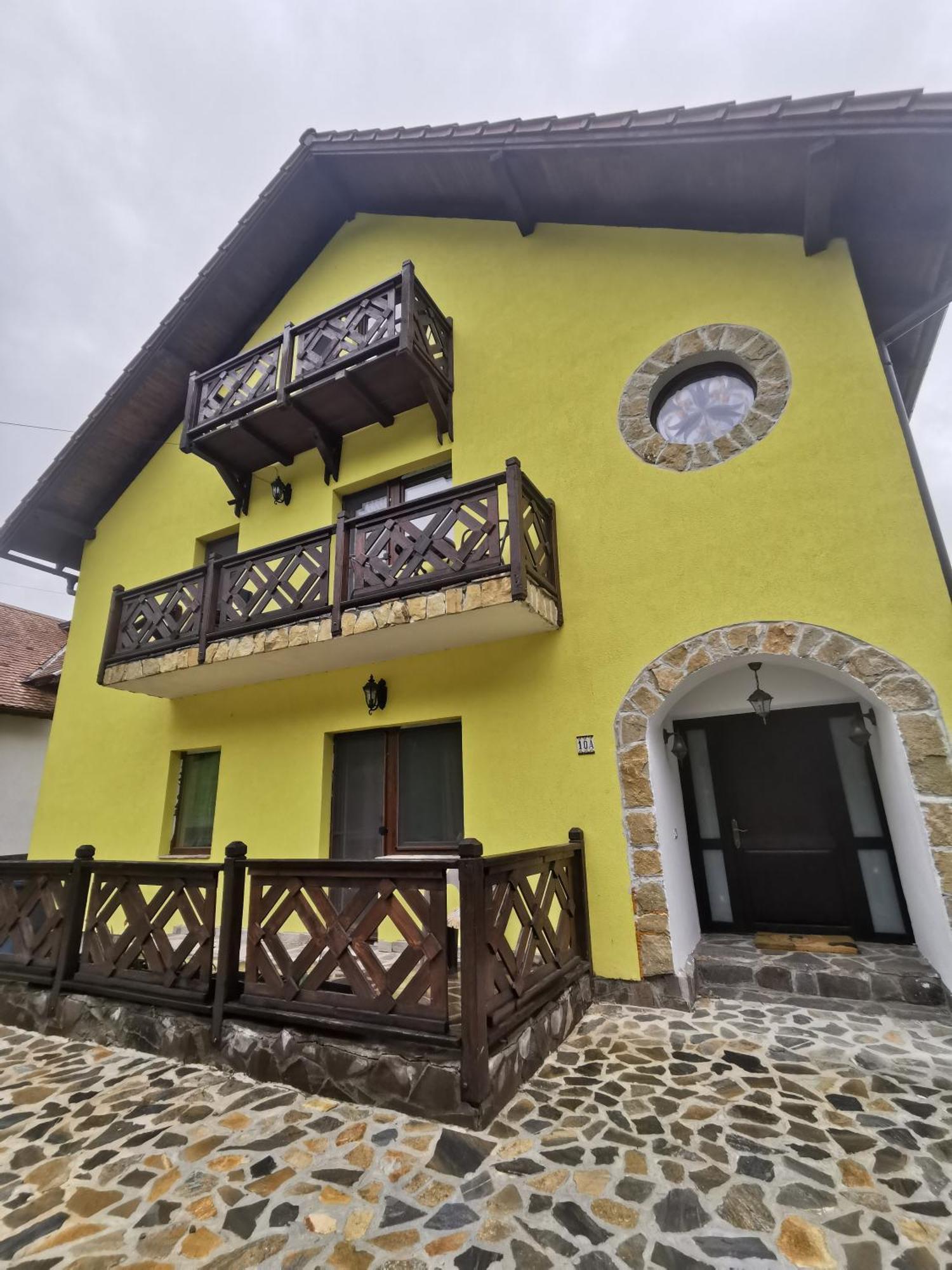 Yellow House Bran  Buitenkant foto
