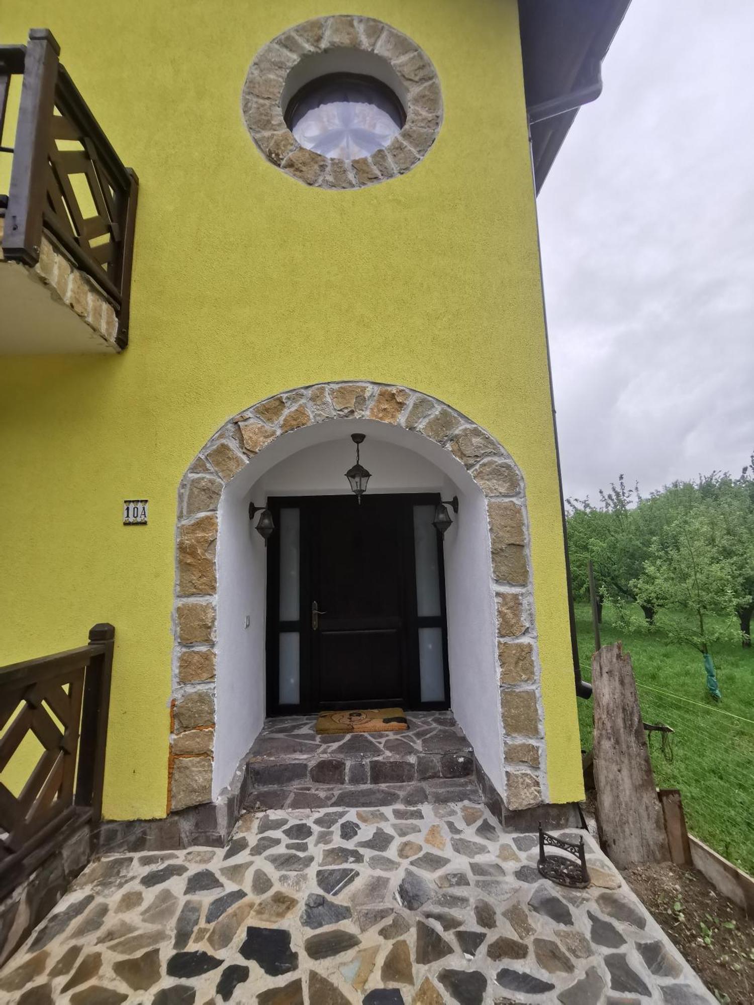 Yellow House Bran  Buitenkant foto