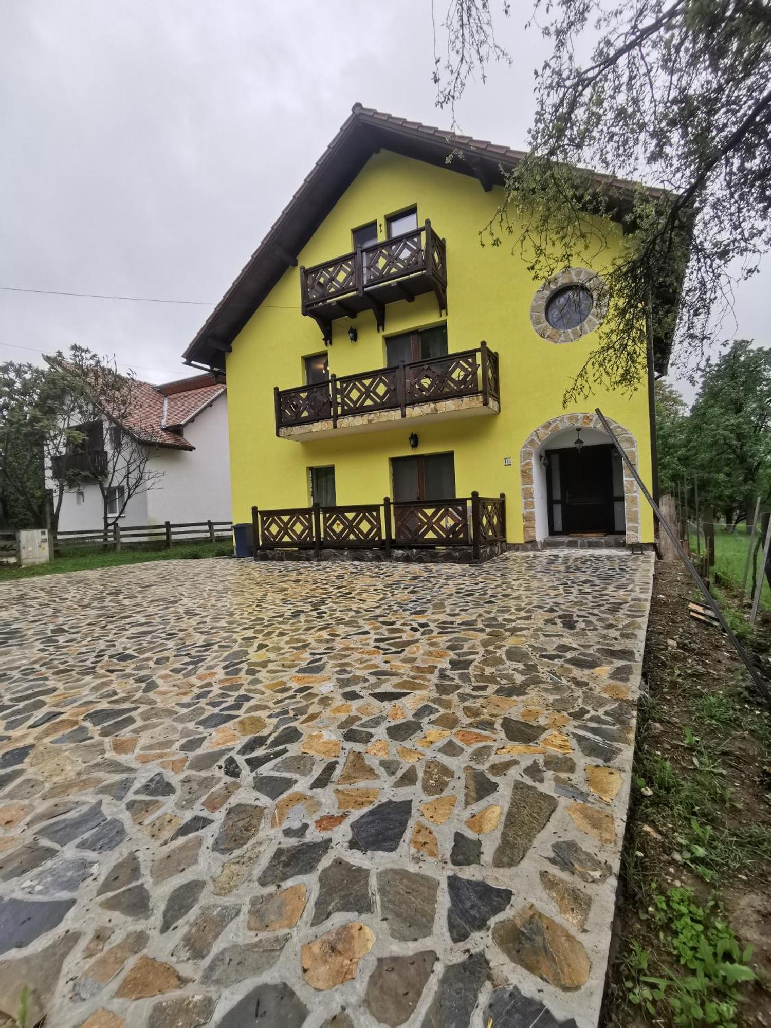 Yellow House Bran  Buitenkant foto
